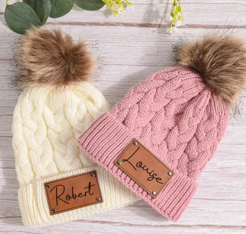 Mini Fashion™ - Skræddersyet Tekst - Hue med pompon Best